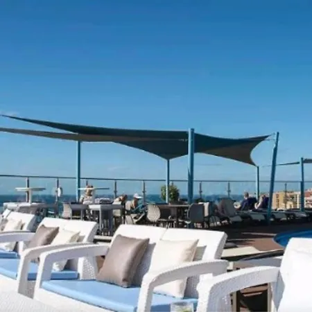 Estudio Puerto Deportivo Playa 푸엔히롤라