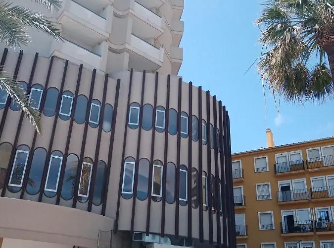 Estudio Puerto Deportivo Playa 푸엔히롤라